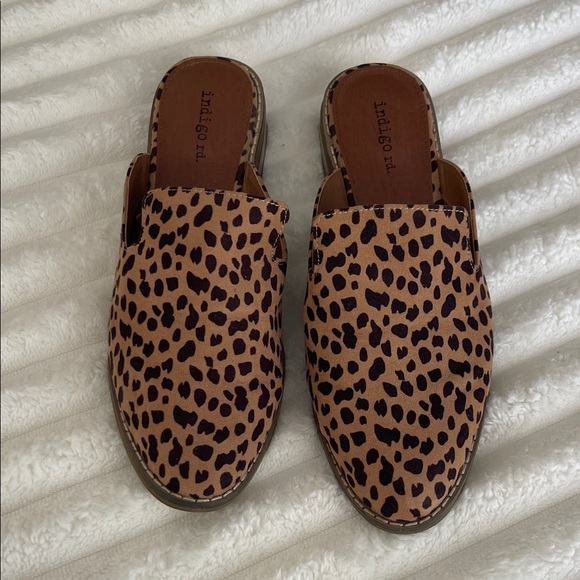 Indigo Rd Brown Leopard Print Mules - Picture 2 of 6
